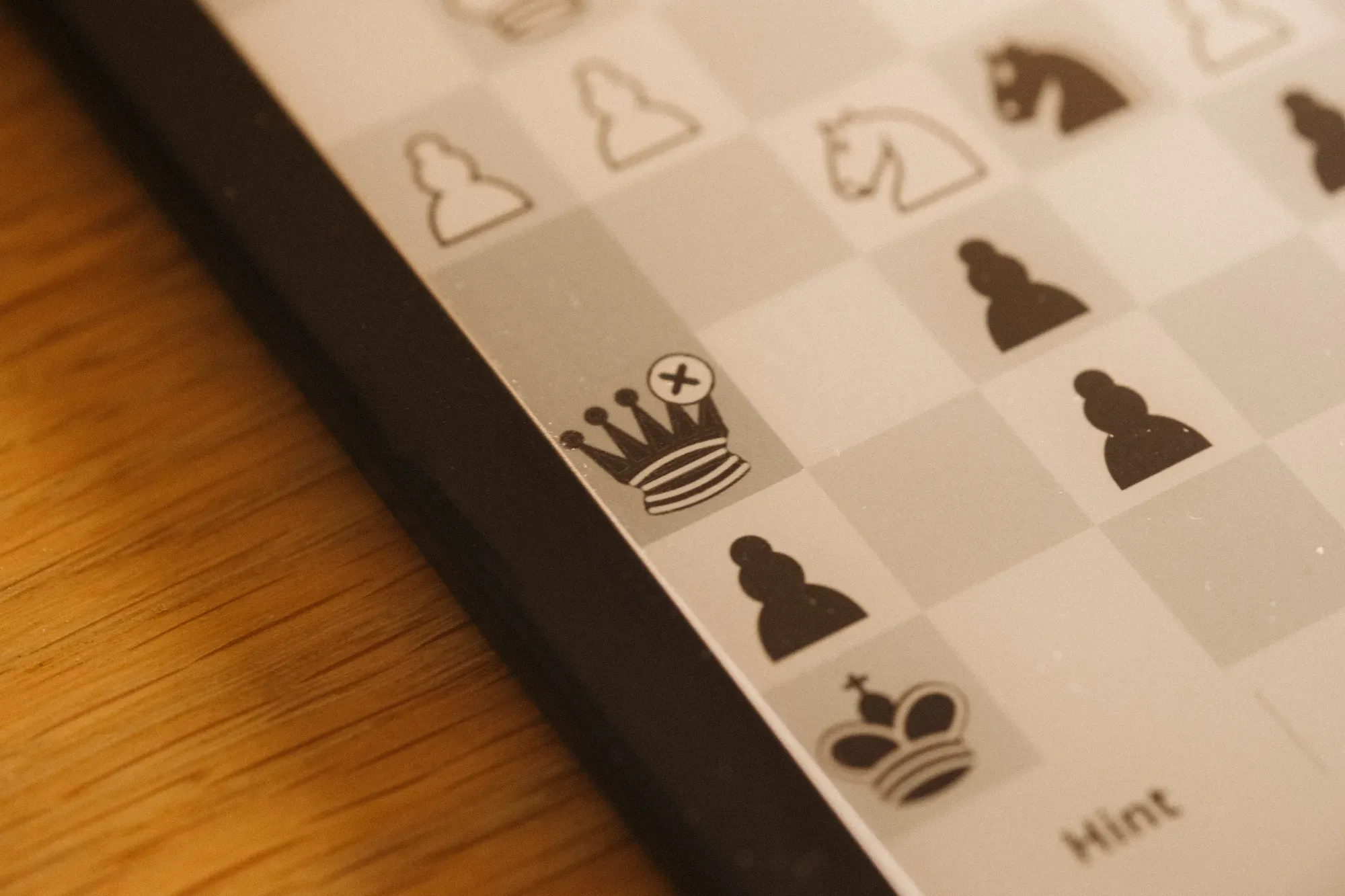 An incorrect move on the Kobo, marked with a pixel-drawn X over the black queen